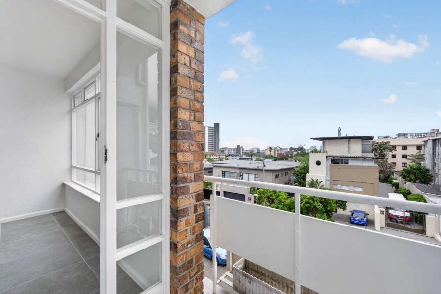 To Let 1 Bedroom Property for Rent in Sea Point Western Cape
